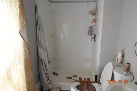 Bath - 515 Walnut, Three Rivers, MI 49093 photo 5 of 5