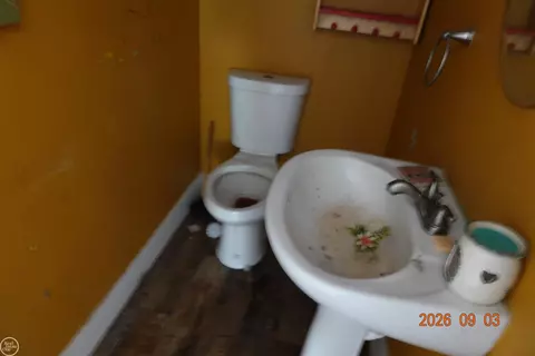 Bath - 515 Walnut, Three Rivers, MI 49093 photo 3 of 5