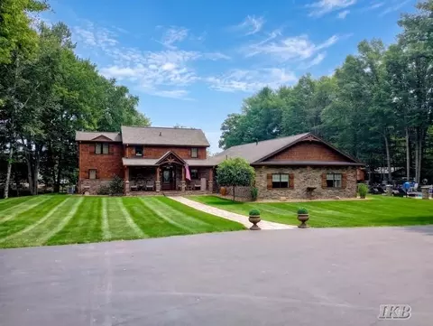 Exterior - 4074 Pineway, Gladwin, MI 48624 photo 5 of 42