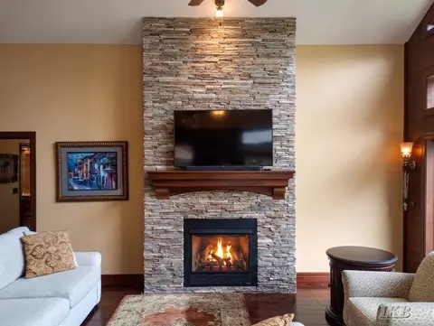 Living - 4074 Pineway, Gladwin, MI 48624 photo 3 of 9