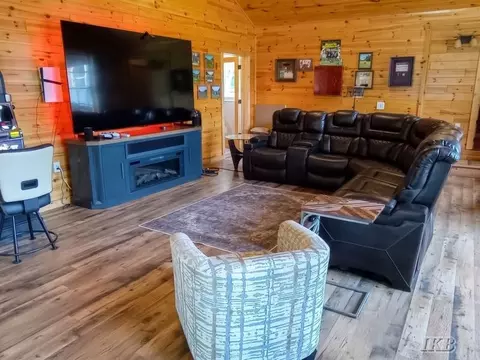Living - 4074 Pineway, Gladwin, MI 48624 photo 8 of 9