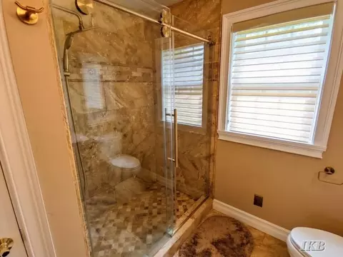 Bath - 4074 Pineway, Gladwin, MI 48624 photo 2 of 8