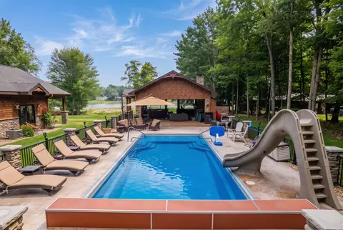 Exterior - 4074 Pineway, Gladwin, MI 48624 photo 15 of 42