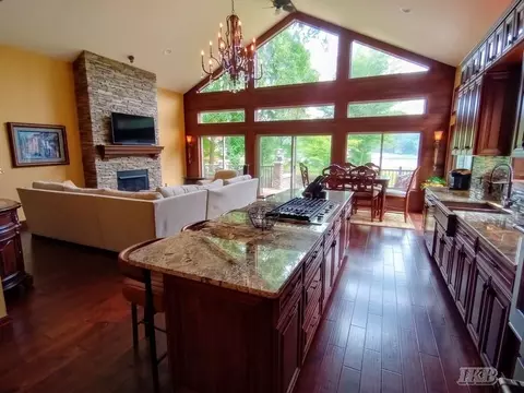 Kitchen - 4074 Pineway, Gladwin, MI 48624 photo 5 of 6