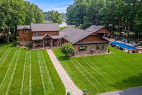 Exterior - 4074 Pineway, Gladwin, MI 48624 photo 38 of 42
