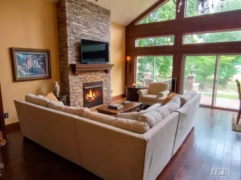 Living - 4074 Pineway, Gladwin, MI 48624 photo 1 of 9
