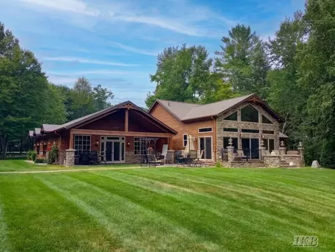 Exterior - 4074 Pineway, Gladwin, MI 48624 photo 3 of 42
