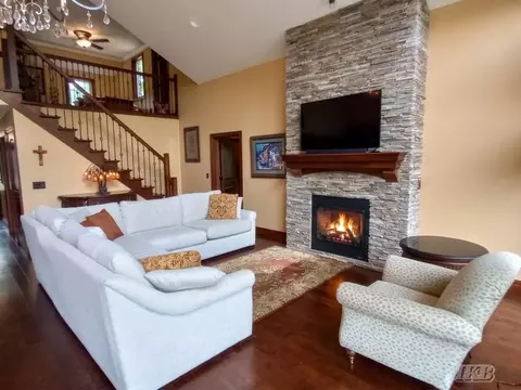 Living - 4074 Pineway, Gladwin, MI 48624 photo 2 of 9