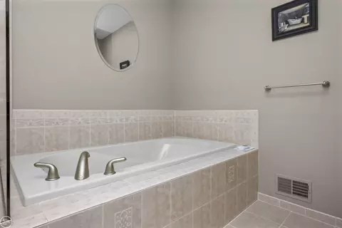 Bath - 22800 Amber Riv, Macomb, MI 48042 photo 3 of 5