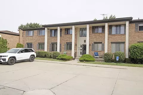19701 Ridgemont #17, Saint Clair Shores, MI 48080