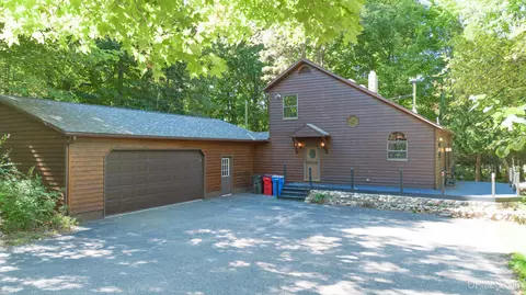 496 Co Rd 550, Marquette, MI 49855