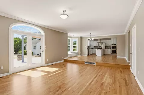 Living - 7030 Maple, Frankenmuth, MI 48734 photo 7 of 10