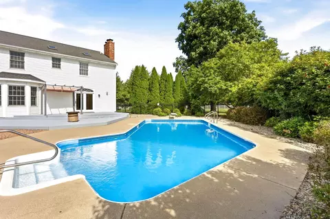 Exterior - 7030 Maple, Frankenmuth, MI 48734 photo 10 of 14