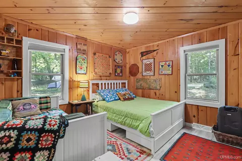 Bedroom - 3018 W Duck Lk, Watersmeet, MI 49969 photo 1 of 4