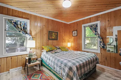 Bedroom - 3018 W Duck Lk, Watersmeet, MI 49969 photo 2 of 4