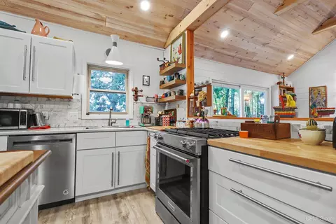 Kitchen - 3018 W Duck Lk, Watersmeet, MI 49969 photo 2 of 2