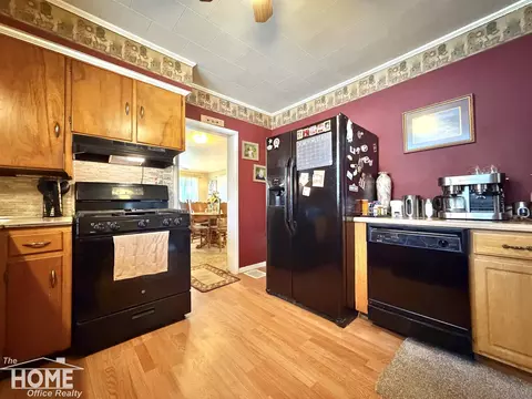 Kitchen - 420 E King, Owosso, MI 48867 photo 2 of 4