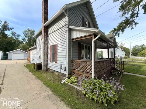 Exterior - 416 E King, Owosso, MI 48867 photo 14 of 16