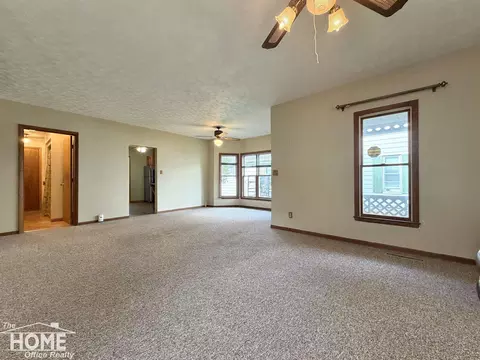Living - 416 E King, Owosso, MI 48867 photo 8 of 11