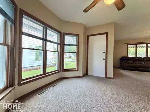 Living - 416 E King, Owosso, MI 48867 photo 2 of 11