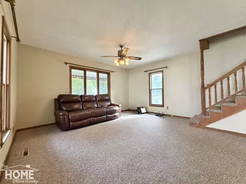 Living - 416 E King, Owosso, MI 48867 photo 4 of 11
