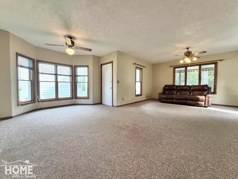 Living - 416 E King, Owosso, MI 48867 photo 1 of 11