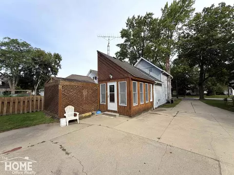 Exterior - 416 E King, Owosso, MI 48867 photo 15 of 16