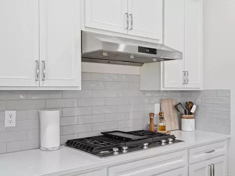 Kitchen - 49499 Hummel, Macomb, MI 48044 photo 6 of 6
