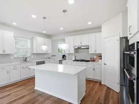 Kitchen - 49499 Hummel, Macomb, MI 48044 photo 2 of 5
