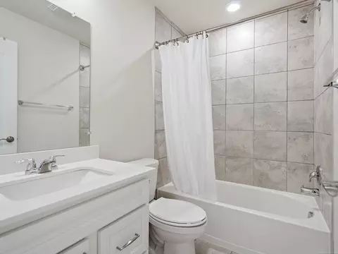 Bath - 49499 Hummel, Macomb, MI 48044 photo 2 of 6