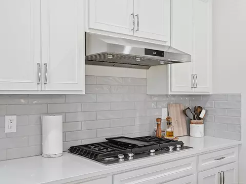 Kitchen - 49499 Hummel, Macomb, MI 48044 photo 5 of 5