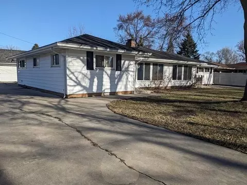 82 Cedar, Bay City, MI 48708