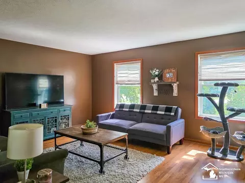 Living - 605 Nadeau, Monroe, MI 48162 photo 2 of 3