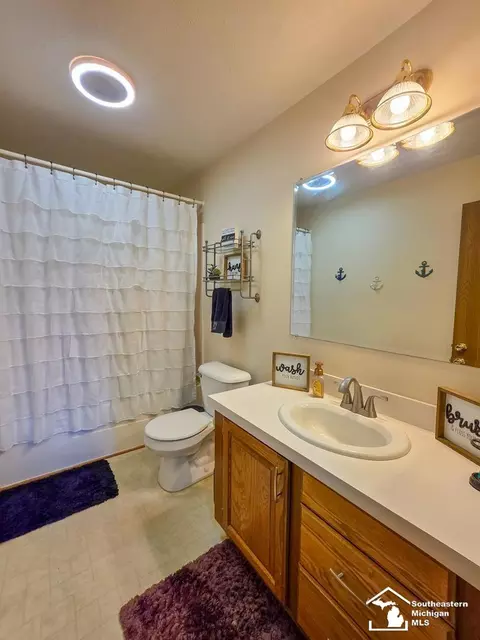 Bath - 605 Nadeau, Monroe, MI 48162 photo 2 of 3