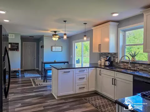 Kitchen - 605 Nadeau, Monroe, MI 48162 photo 2 of 4