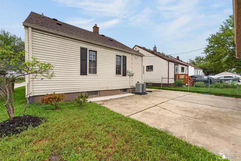 Exterior - 17606 Valade, Riverview, MI 48193 photo 2 of 3