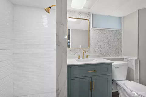 Bath - 17606 Valade, Riverview, MI 48193 photo 2 of 2