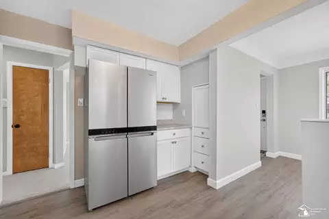 Kitchen - 17606 Valade, Riverview, MI 48193 photo 2 of 3