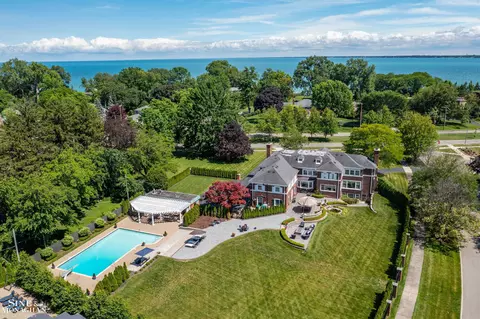 15701 Windmill Pointe, Grosse Pointe Park, MI 48230 photo 2