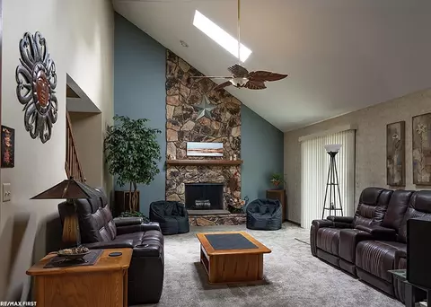 Living - 48315 Walden, Macomb, MI 48044 photo 1 of 1