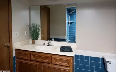 Bath - 48315 Walden, Macomb, MI 48044 photo 1 of 3