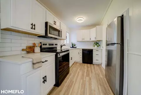 6072 Center, Traverse City, MI 49686