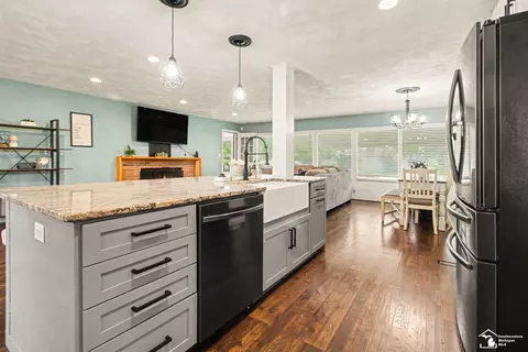 Kitchen - 330 Cole, Monroe, MI 48162 photo 4 of 5