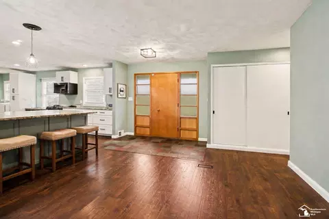 Entry Way - 330 Cole, Monroe, MI 48162 photo 4 of 4