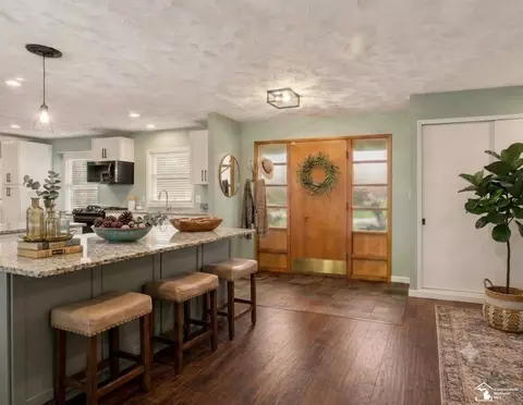 Entry Way - 330 Cole, Monroe, MI 48162 photo 1 of 4