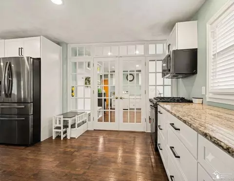 Kitchen - 330 Cole, Monroe, MI 48162 photo 3 of 5