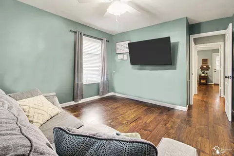 Living - 330 Cole, Monroe, MI 48162 photo 3 of 6