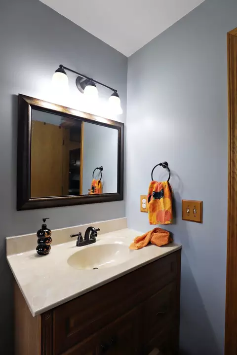 Bath - 306 N Hampton, Durand, MI 48429 photo 1 of 2
