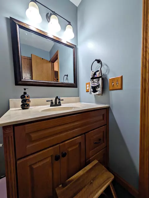 Bath - 306 N Hampton, Durand, MI 48429 photo 1 of 2