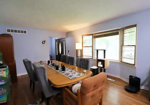 Dining - 306 N Hampton, Durand, MI 48429 photo 2 of 4